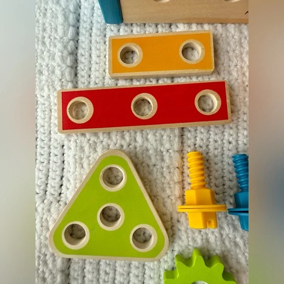 Hape Fix-It Wooden Tool Box - Picture 2 of 11